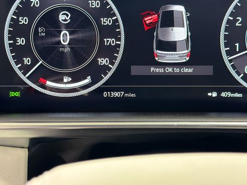 Used 2021 Land Rover Range Rover SV Autobiography Dynamic image 41