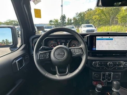 Used 2025 Jeep Wrangler Unlimited Rubicon AWD/4WD image 21