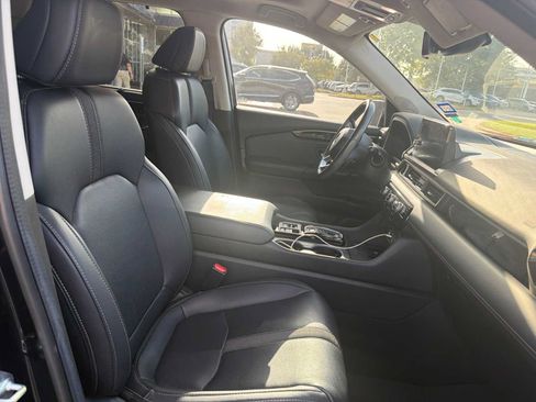 Used 2024 Honda Pilot Touring image 10