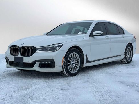 Used 2019 BMW 750i xDrive w/ Executive Package image 7