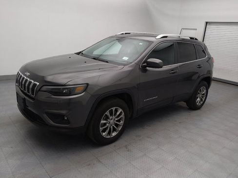 Used 2019 Jeep Cherokee Latitude Plus w/ Comfort/Convenience Group image 2