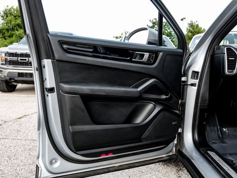 Used 2021 Porsche Cayenne image 45