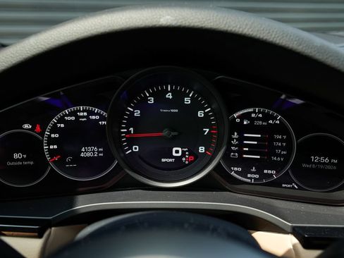 Certified 2022 Porsche Cayenne Coupe AWD/4WD image 24