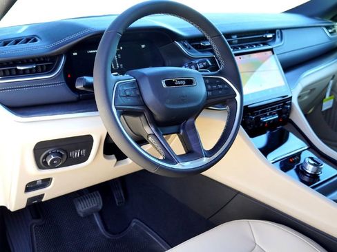 New 2025 Jeep Grand Cherokee Limited image 10