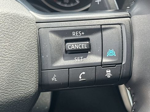 Used 2025 Nissan Rogue SV AWD/4WD image 23