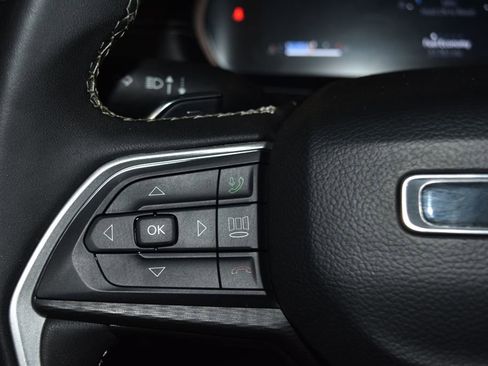 Used 2023 Jeep Grand Cherokee L Laredo image 7