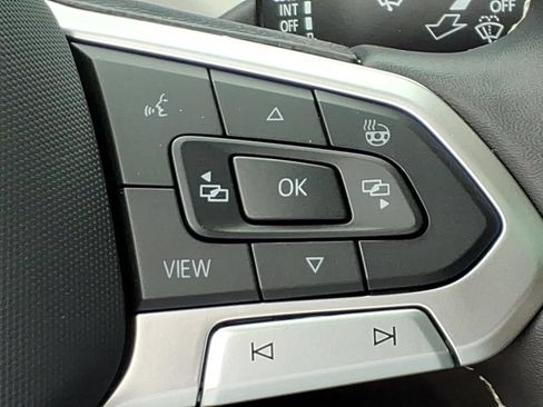 Certified 2026 Volkswagen Taos SE FWD image 19