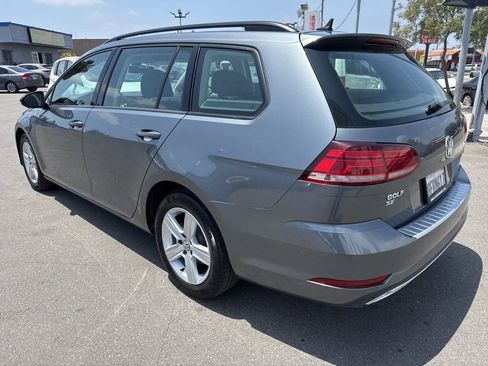 Used 2018 Volkswagen Golf SE FWD image 3