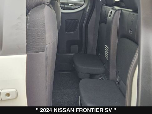 Used 2024 Nissan Frontier SV w/ SV Convenience Package RWD image 18