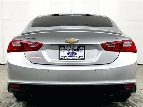 Used 2017 Chevrolet Malibu LT w/ Driver Confidence Package image 4