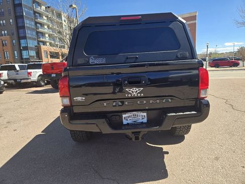 Used 2018 Toyota Tacoma TRD Sport w/ Technology Package image 8
