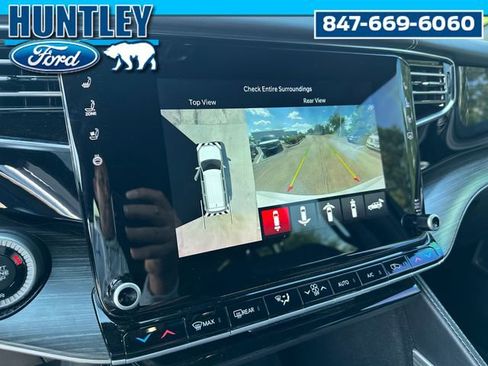 Used 2023 Jeep Wagoneer Series III w/ Convenience Group I AWD/4WD image 24
