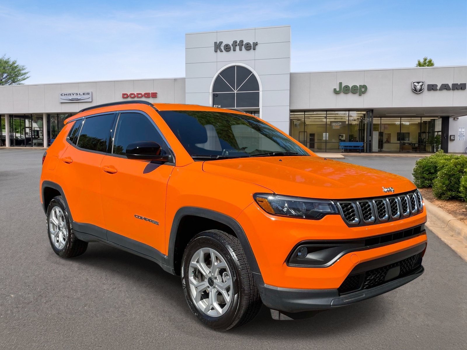 Used 2026 Jeep Compass Latitude AWD/4WD image 3