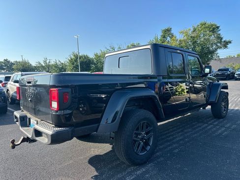 Used 2024 Jeep Gladiator Sport AWD/4WD image 3