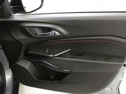 Used 2024 Chevrolet Trax RS w/ Sunroof Package FWD image 34