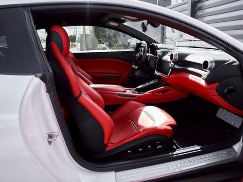Used 2019 Ferrari GTC4Lusso AWD/4WD image 30