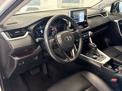 Used 2020 Toyota RAV4 Limited image 10
