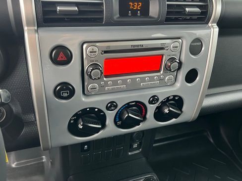 Used 2014 Toyota FJ Cruiser 4WD w/ Convenience Package image 22