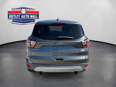 Used 2017 Ford Escape SE image 4