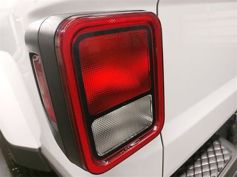 Used 2022 Jeep Gladiator Sport image 31