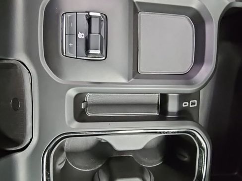 Used 2024 GMC Sierra 2500 AT4 w/ AT4 Premium Plus Package image 19