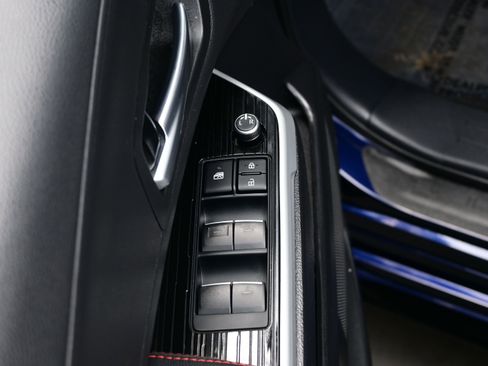 Used 2025 Toyota Sienna XSE w/ XSE Plus Package AWD/4WD image 10