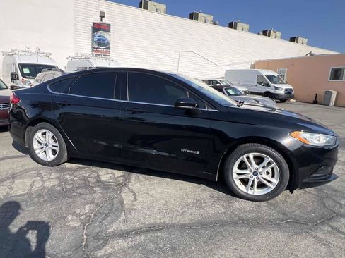 Used 2018 Ford Fusion SE FWD image 5