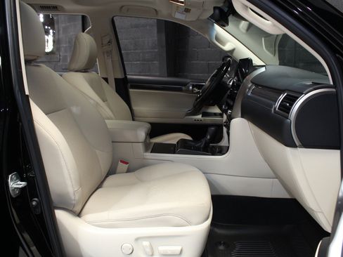 Used 2022 Lexus GX 460 Premium w/ Accessory Package AWD/4WD image 42