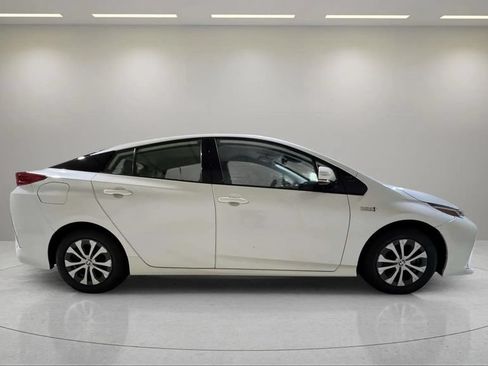 Used 2020 Toyota Prius Prime XLE FWD image 2