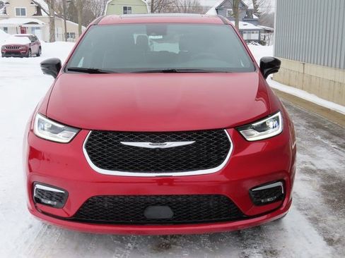 New 2026 Chrysler Pacifica Limited image 12