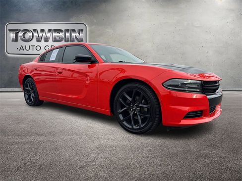 Used 2021 Dodge Charger SXT w/ Blacktop Package image 2
