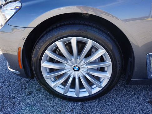 Used 2017 BMW 740i image 13