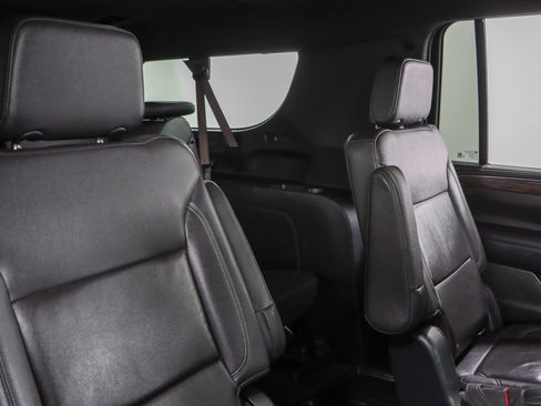 Used 2022 Chevrolet Suburban Z71 w/ Z71 Off-Road Package AWD/4WD image 31