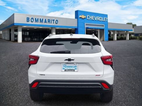 New 2026 Chevrolet Trax RS w/ Sunroof Package FWD image 4