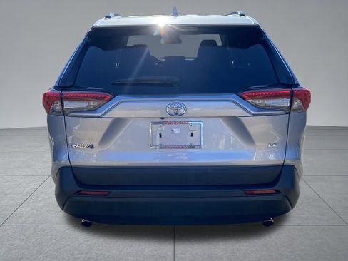 Used 2021 Toyota RAV4 LE image 12