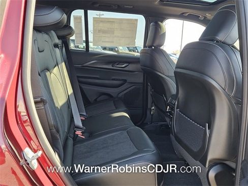 New 2025 Jeep Grand Cherokee Altitude image 15