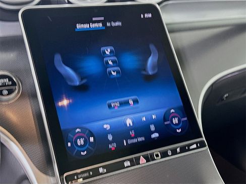 Used 2025 Mercedes-Benz GLC 300 4MATIC image 14