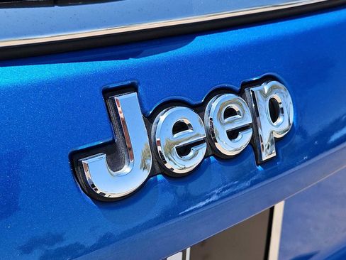 Used 2020 Jeep Compass Latitude AWD/4WD image 11