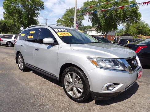 Used 2016 Nissan Pathfinder Platinum w/ Family Entertainment Package AWD/4WD image 3
