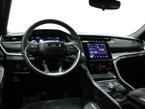 Used 2023 Jeep Grand Cherokee L Laredo AWD/4WD image 2