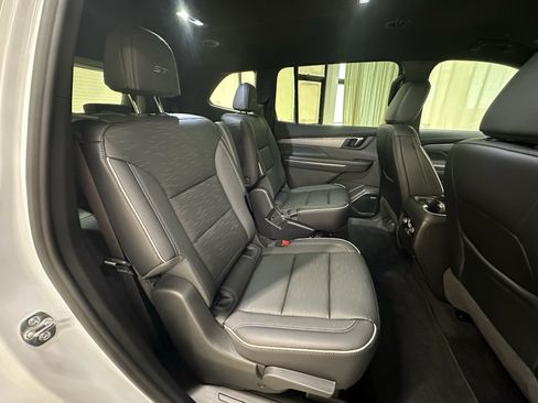 Used 2026 Buick Enclave Sport Touring AWD/4WD image 17