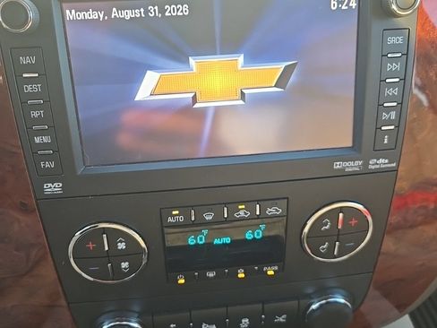 Used 2012 Chevrolet Avalanche LTZ RWD image 11