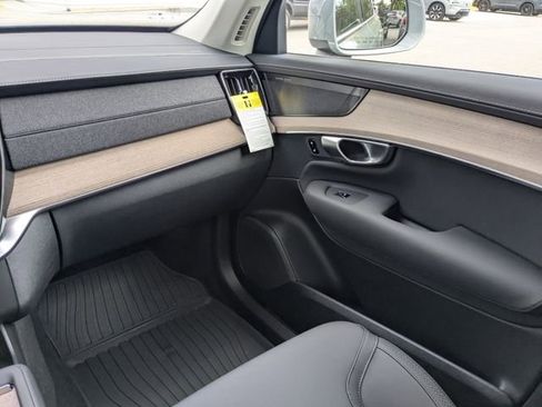 Certified 2025 Volvo XC90 T8 Plus w/ Protection Package Premier image 22