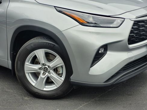 Used 2024 Toyota Highlander LE image 9