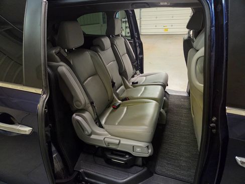 Used 2023 Honda Odyssey EX-L image 32