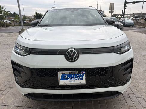 Certified 2025 Volkswagen Tiguan SE R-Line AWD/4WD image 10