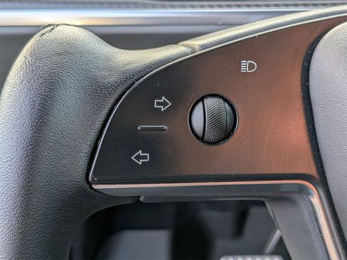 Used 2022 Tesla Model X Plaid image 17