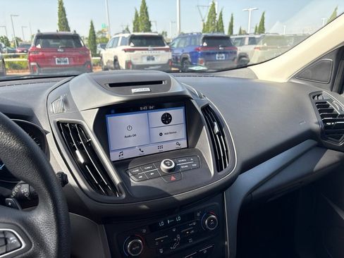 Used 2017 Ford Escape SE w/ Equipment Group 201A AWD/4WD image 3