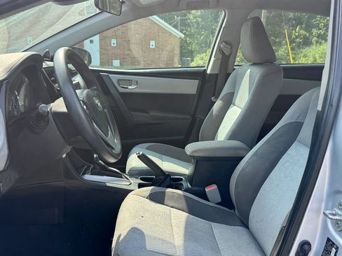 Used 2017 Toyota Corolla LE FWD image 13