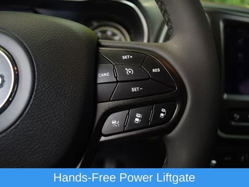 Used 2021 Jeep Cherokee Trailhawk w/ Technology Group AWD/4WD image 5